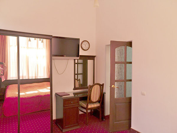 Люкс Мини-Люкс в корп.А (№6,13,14) - двуспальная кровать