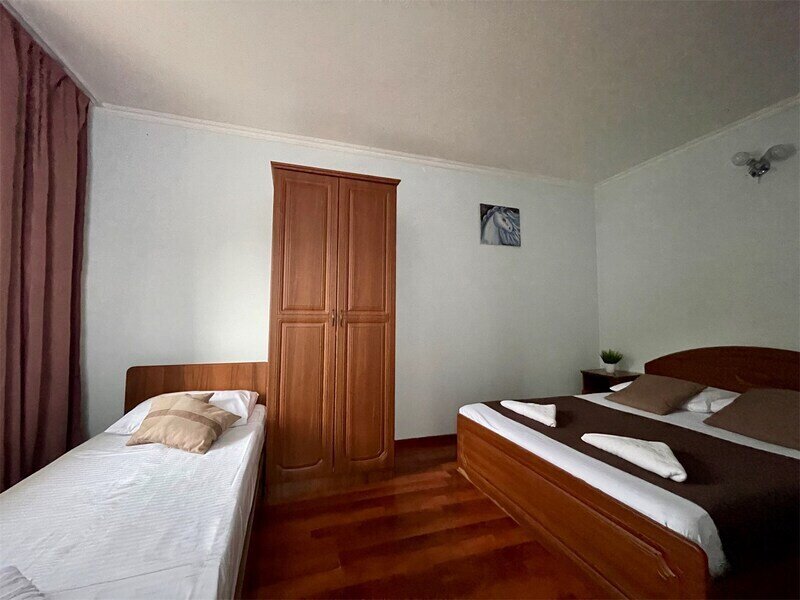 Стандартный 3-местный (с общим балконом)