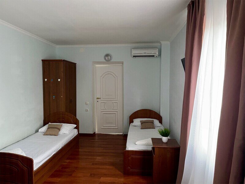 Стандартный 3-местный (с общим балконом)