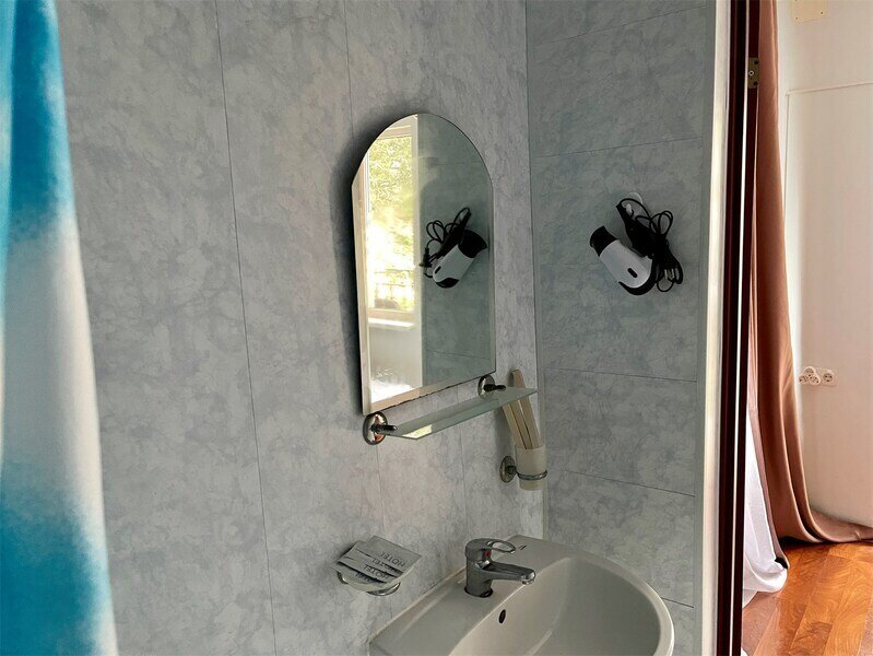 Стандартный 3-местный (с общим балконом)