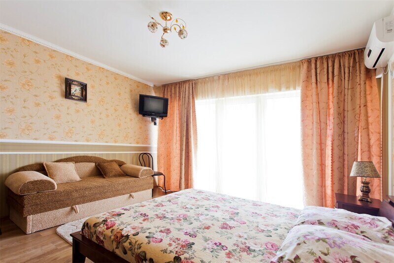 Полулюкс 3-местный 1-комнатный (с балконом)