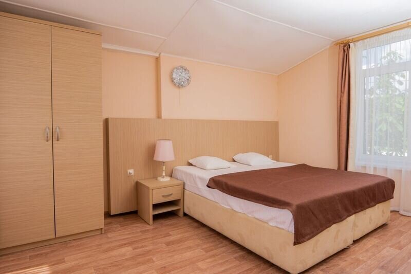 Домик 3-местный 2-комнатный каменный (с видом на море)