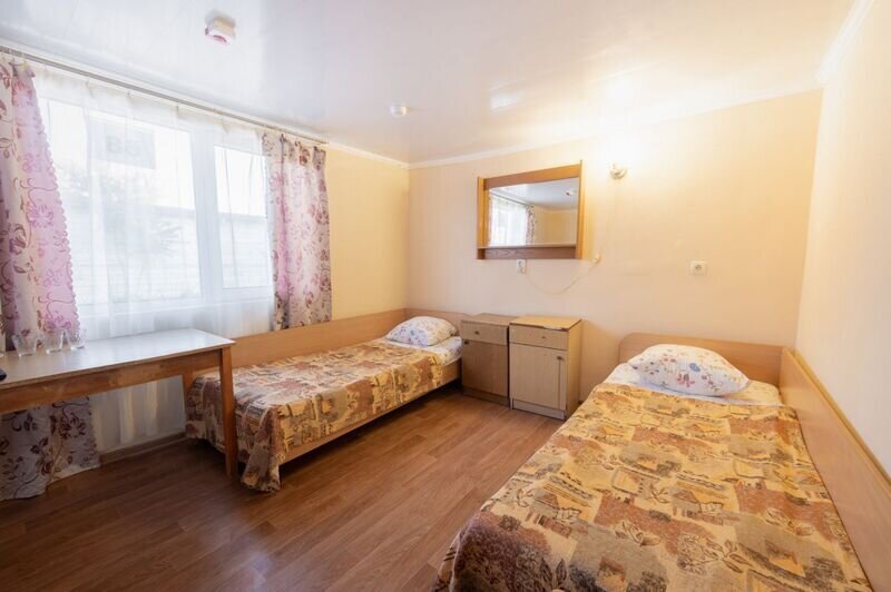 Домик 4-местный 2-комнатный каменный