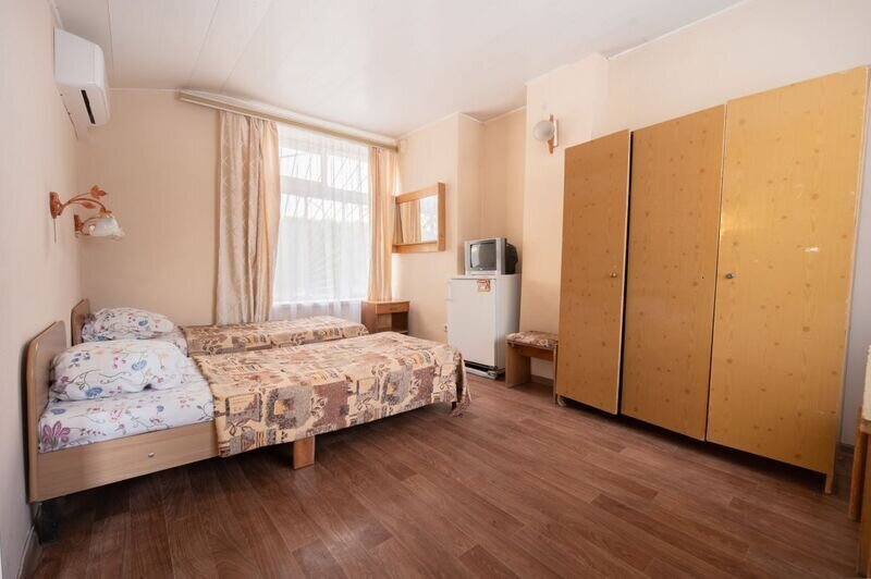 Домик 4-местный 2-комнатный каменный