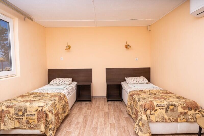 Домик 4-местный 2-комнатный каменный (с видом на море)