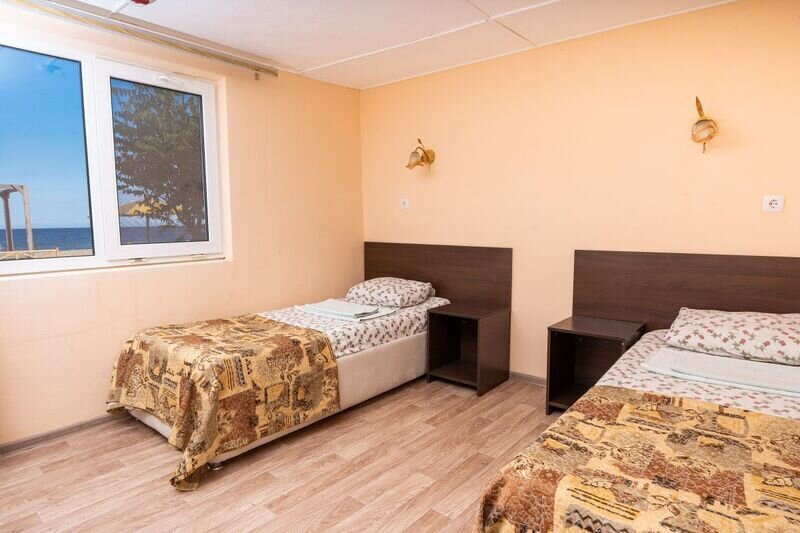 Домик 4-местный 2-комнатный каменный (с видом на море)