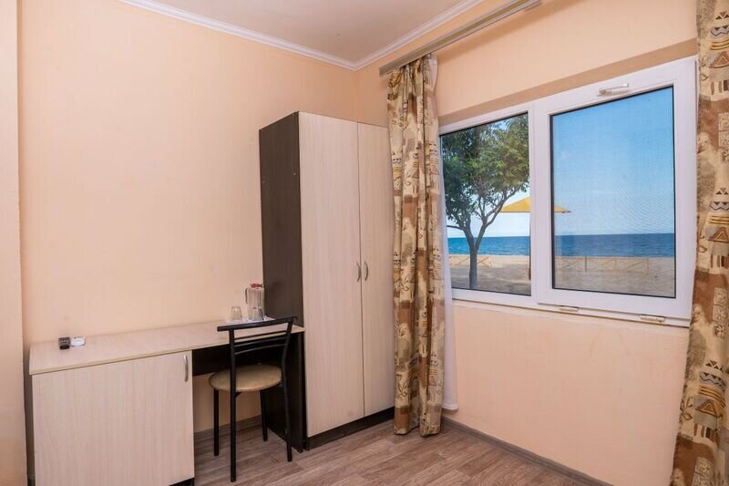 Домик 4-местный 2-комнатный каменный (с видом на море)