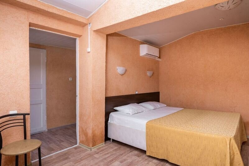 Домик 4-местный 2-комнатный каменный (с видом на море)