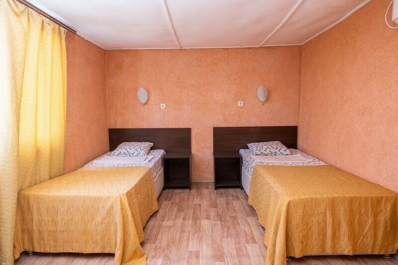 Домик 4-местный 2-комнатный каменный (с видом на море)