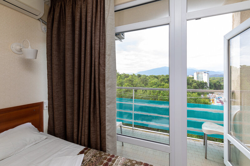 Стандартный 2-местный 1 категории (с ремонтом, с балконом) Золотое руно