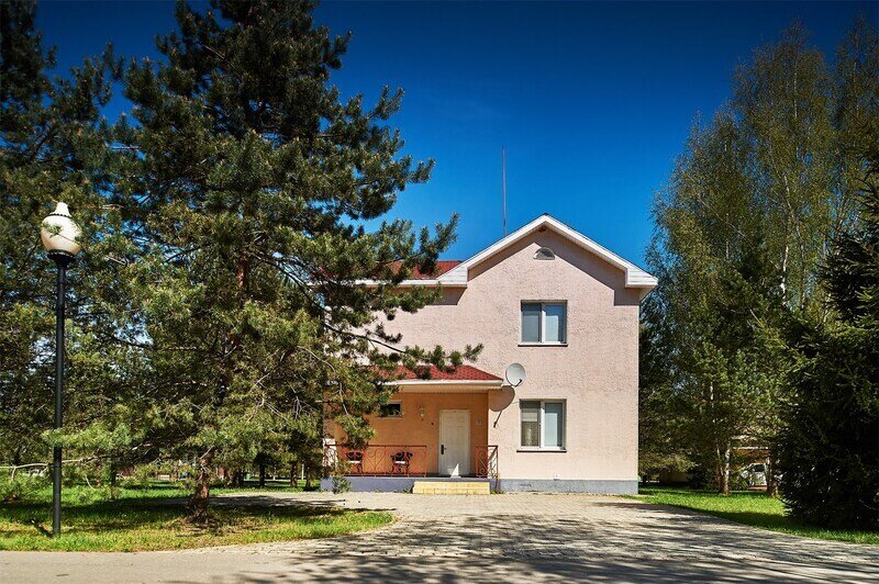 Коттедж 8-местный (с камином)