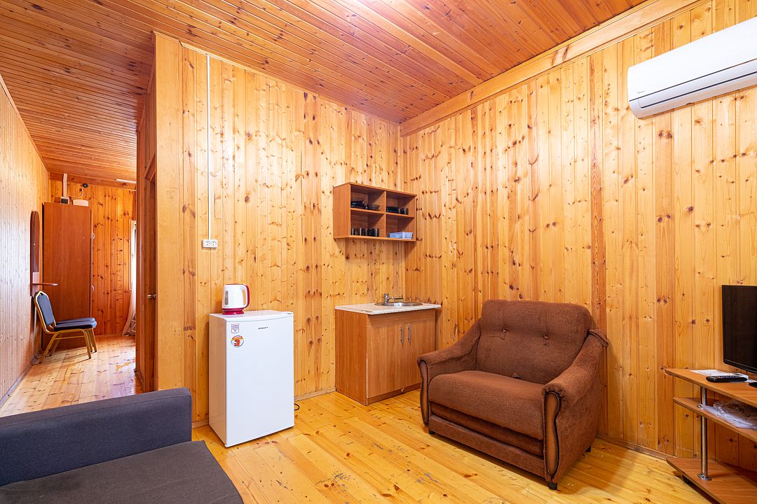 Коттедж 2-местный 1-комнатный (вид на пальмы)