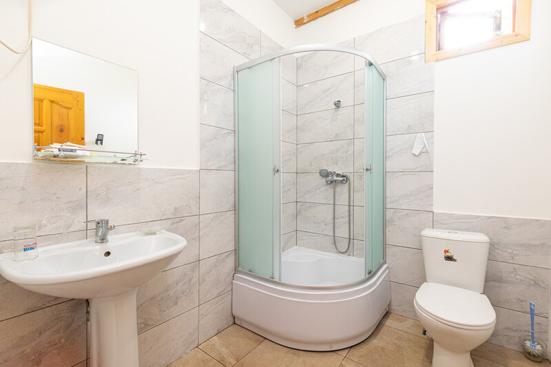 Коттедж 2-местный 1-комнатный (в саду, 2 линия)