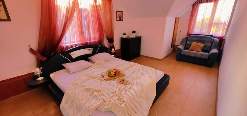 Номер 5-местный 2-комнатный (без балкона)