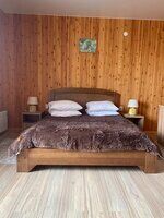 Двухместный люкс с балконом двуспальная кровать, Гостевой дом Baikal Cedar, Листвянка