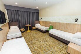 Четырёхместный семейный номер с красивым видом из окна, Туристический комплекс Экопарк Поляны, Варские