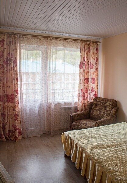 Полулюкс 2-местный (DBL, 3 этаж, главный корпус)