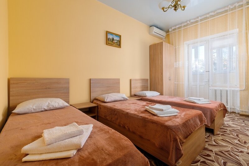 Бюджетный 3-местный