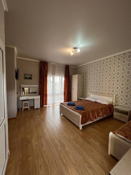 Студио 3-местный