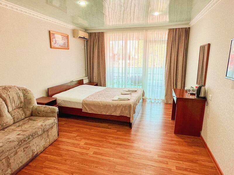 Стандартный 4-местный (с балконом, корпус 1,2)