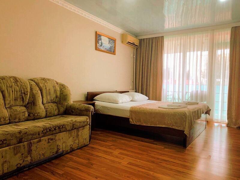 Стандартный 4-местный (с балконом, корпус 1,2)