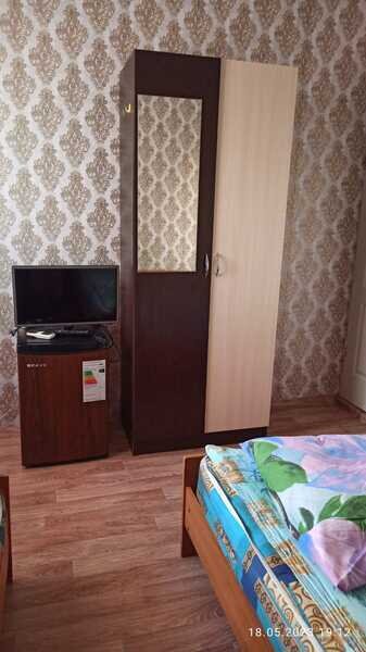 Стандартный 3-местный (с балконом, вид во двор)