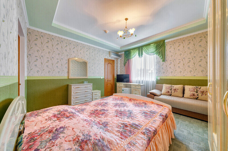 Комфорт 4-местный (Зеленый/Персиковый, с балконом)