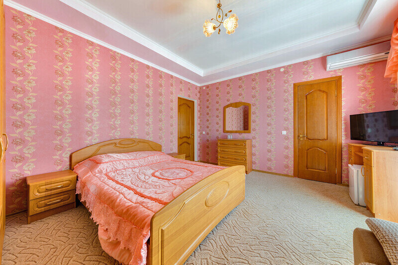 Комфорт 4-местный (Зеленый/Персиковый, с балконом)