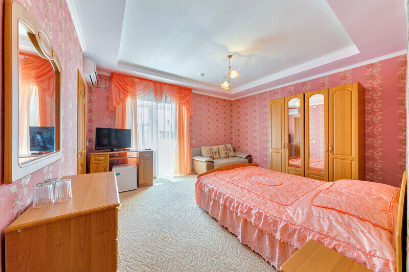 Комфорт 4-местный (Зеленый/Персиковый, с балконом)