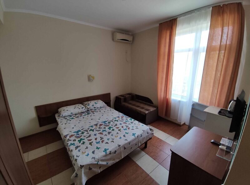 Стандартный 3-местный 1-комнатный (с балконом)