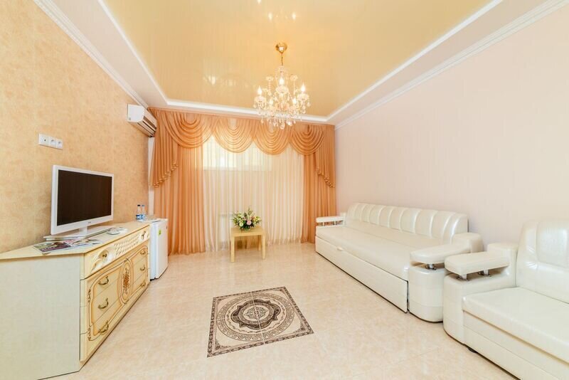 Люкс 5-местный (цокольный этаж)