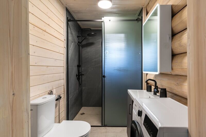 Санузел и душевая на 1 этаже