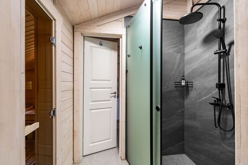 Душевая, санузел и сауна на 2 этаже