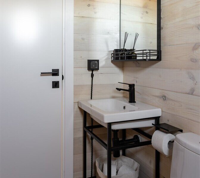 Отдельные индивидуальные сан. комнаты на территории