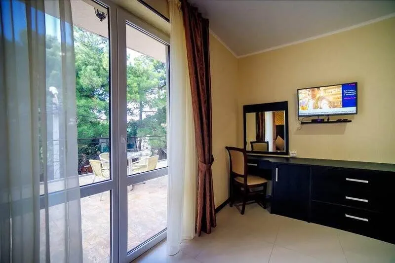 Люкс 4-местный 2-комнатный