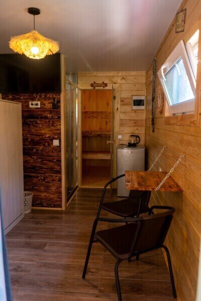 Коттедж 4-местный 2-комнатный (Ланселот)