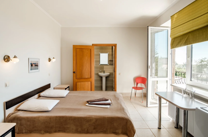 Стандартный 2-местный 1-комнатный (с балконом без вида на море)