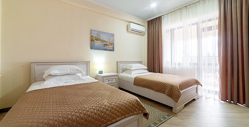 Люкс 4-местный 3-комнатный (Амбассадор)