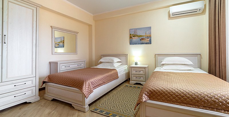 Люкс 4-местный 3-комнатный (Амбассадор)