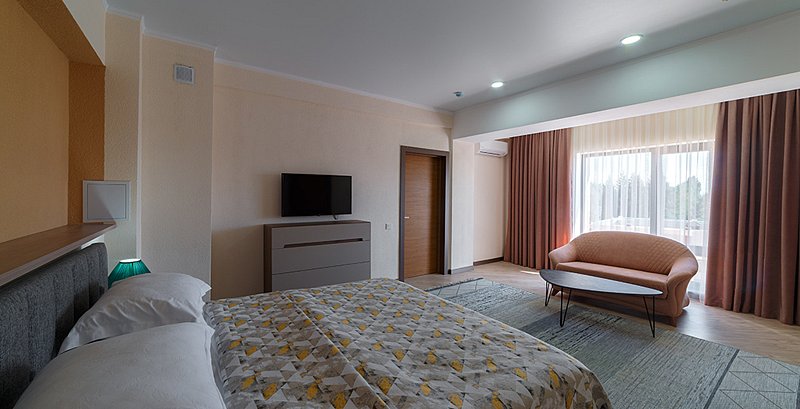 Люкс 4-местный 3-комнатный (Амбассадор)