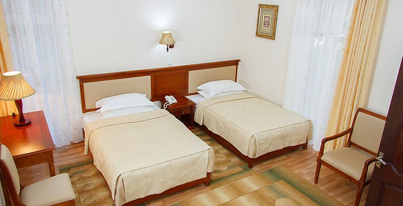 Люкс 4-местный 3-комнатный (коттедж Пальмира)