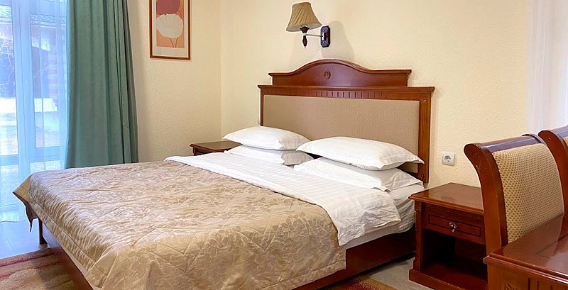 Люкс 4-местный 3-комнатный (коттедж Пальмира)