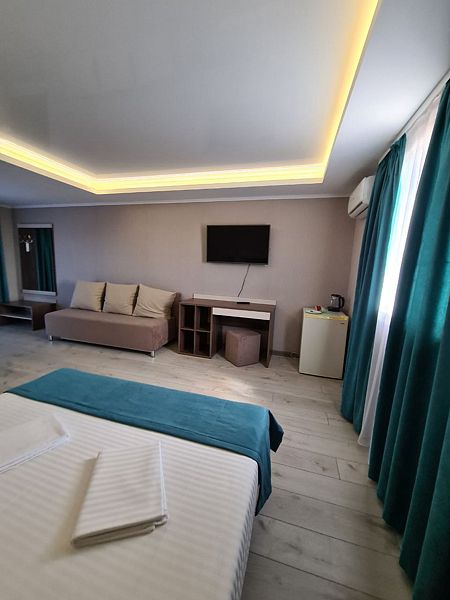 Люкс 3-местный 1-комнатный (вид на море)