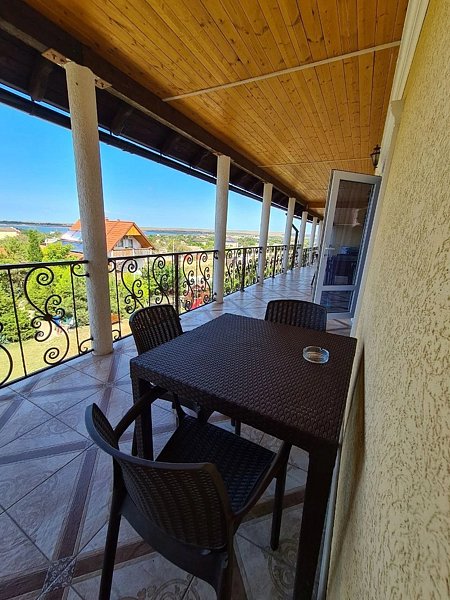 Люкс 3-местный 1-комнатный (вид на море)