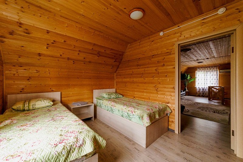 Коттедж 6-местный 2-комнатный Золотая осень