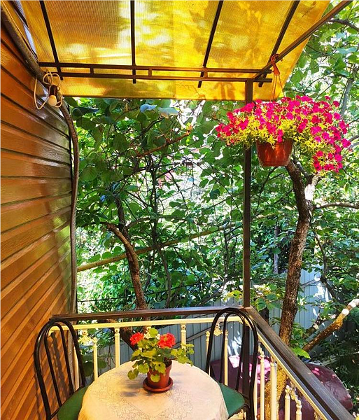 Домик 4-местный (с верандой)