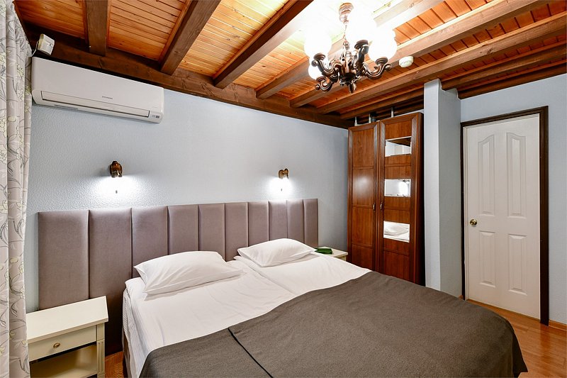 Коттедж 4-местный 2-комнатный (Шале)