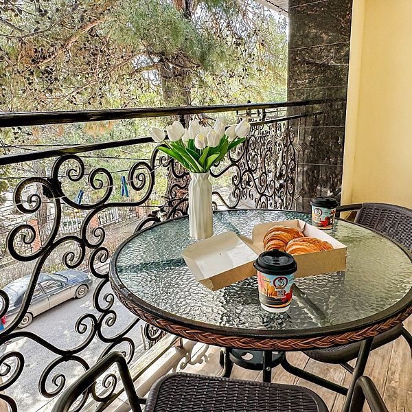 Люкс 2-местный (с балконом, вид на сосны)