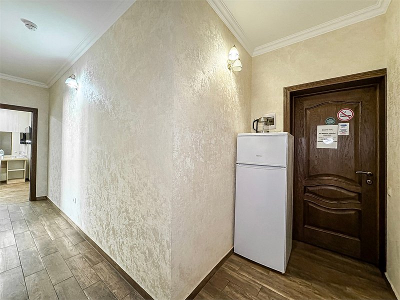 Люкс 4-местный 2-комнатный (с балконом, вид на сосны)