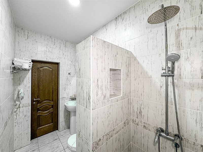 Люкс 4-местный 2-комнатный (с балконом, вид на сосны)